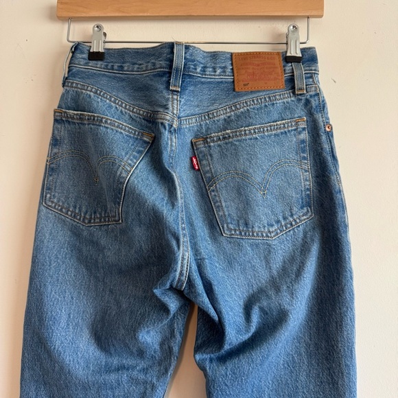 Levi's Women's 501 Original Fit Button Fly Classic Distressed Jeans 25 - Picture 7 of 10